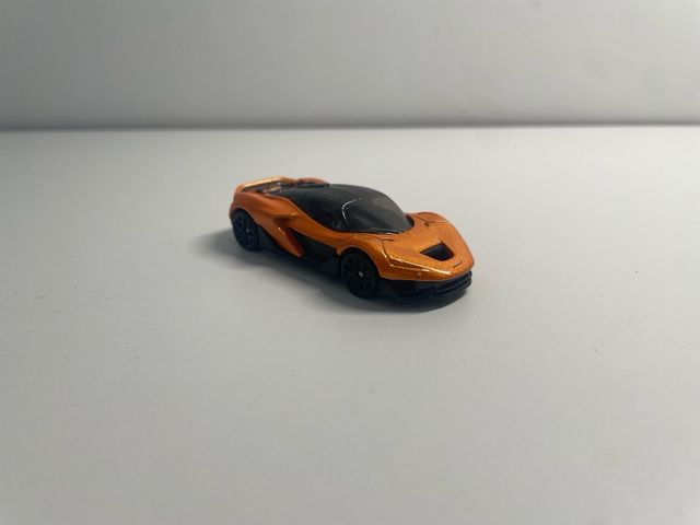 Confezione da 4 auto Orange Hot Wheels. Prezzo variabile