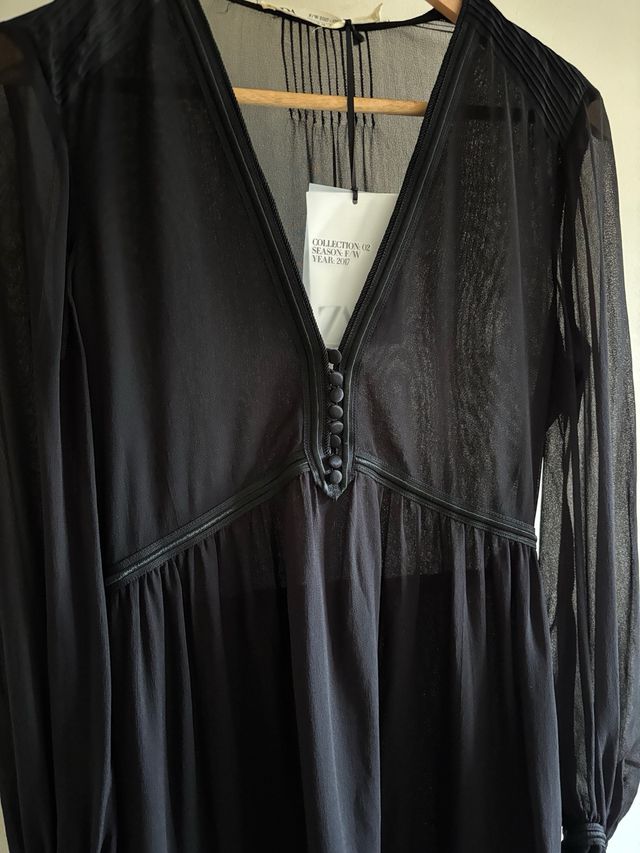 Vestido negro Zara manga larga
