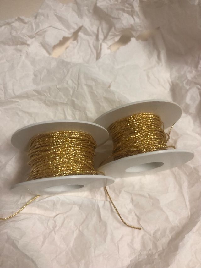 Filo dorato per ricamo