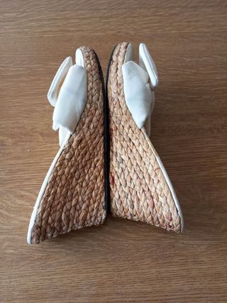 Ciabatte Skechers bianche con fiocco