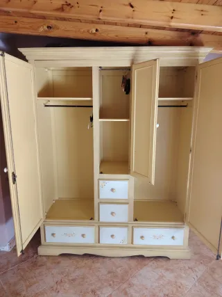 Mueble juvenil con cajones y puerta