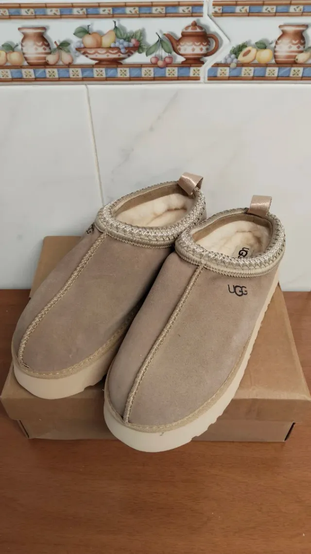 UGG Tazz Talla 40 Beige/Marrón