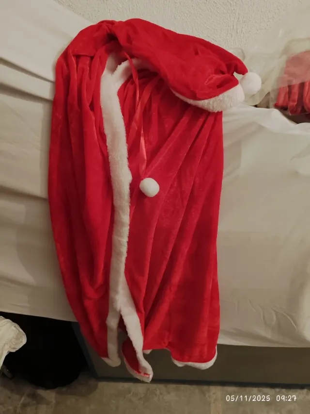 Capa Navideña Roja con Capucha