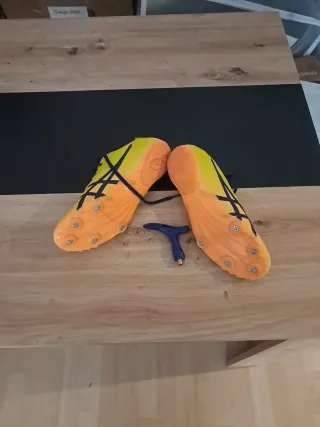 Zapatillas Atletismo de clavos Asics Talla 42