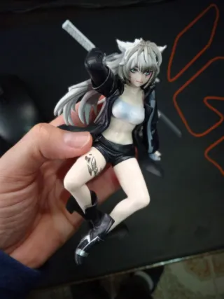 Figura anime con espada
