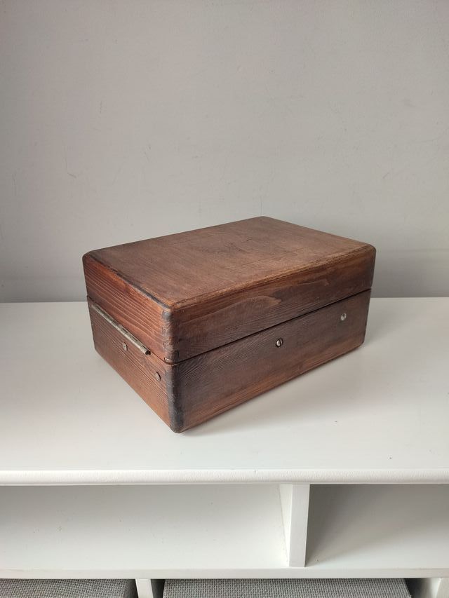 Pequeño gramófono Antiguo de Viaje.