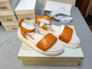 Sandalias Bugatti Naranja y Blanco