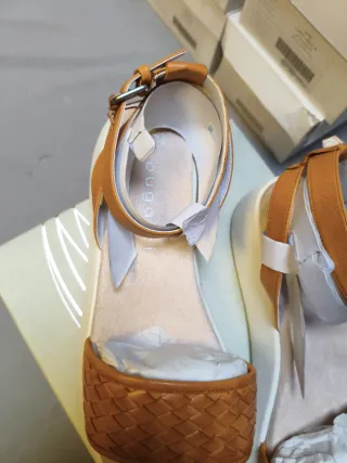 Sandalias Bugatti Naranja y Blanco