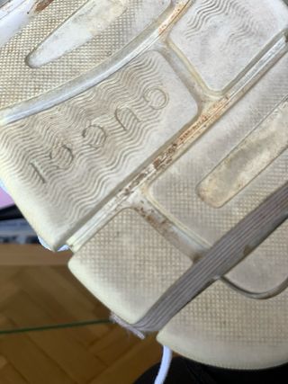 Zapatillas Gucci con pedrería