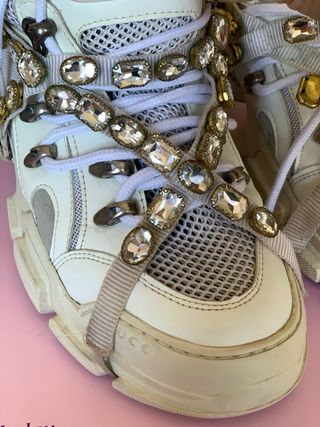 Zapatillas Gucci con pedrería