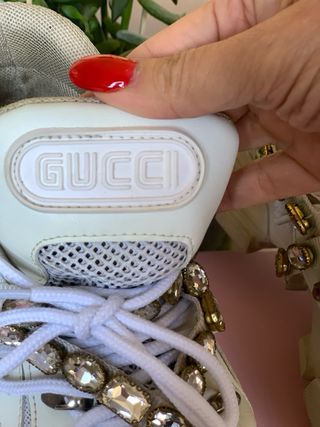 Zapatillas Gucci con pedrería