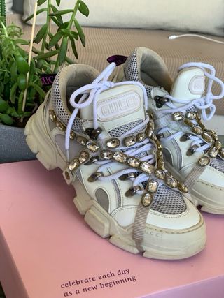 Zapatillas Gucci con pedrería