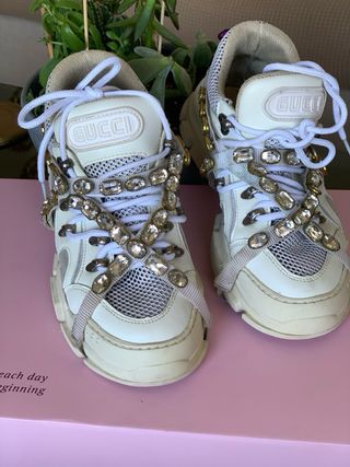 Zapatillas Gucci con pedrería