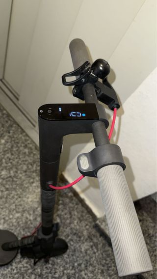 Patinete eléctrico negro