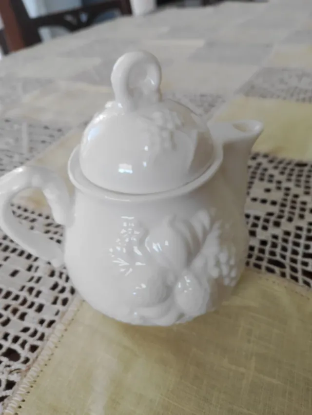 Piccola Lattiera in Porcellana Bianca