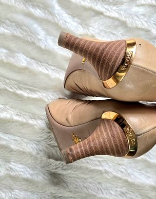 Tacones Prada color nude T. 38