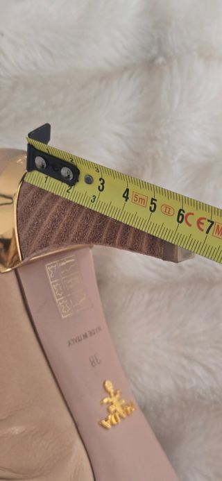 Tacones Prada color nude T. 38