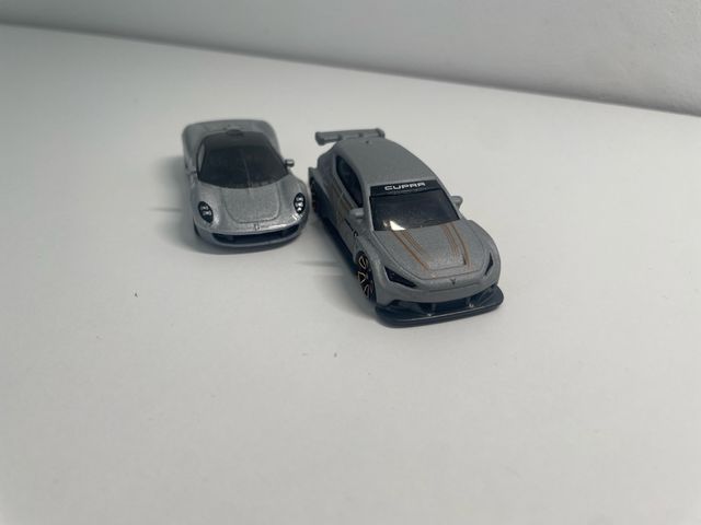 Auto Hot Wheels 2 Silver. Prezzo variabile