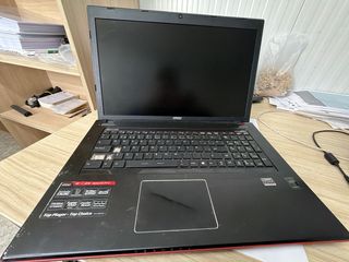 Portátil MSI Negro/Rojo