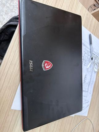 Portátil MSI Negro/Rojo