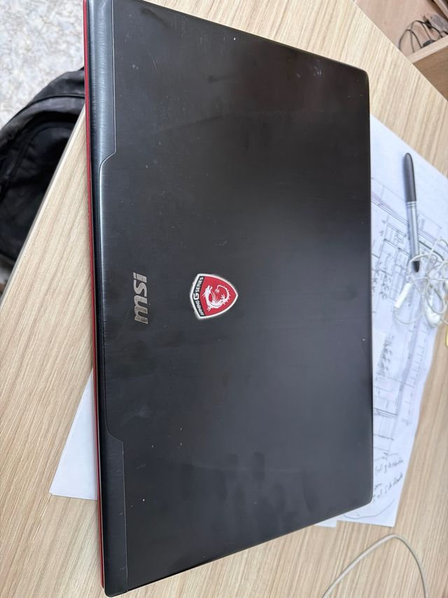 Portátil MSI Negro/Rojo