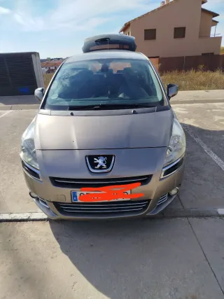 Peugeot 5008 2011