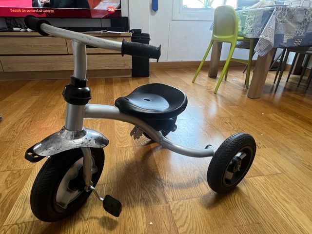 Triciclo infantil metálico