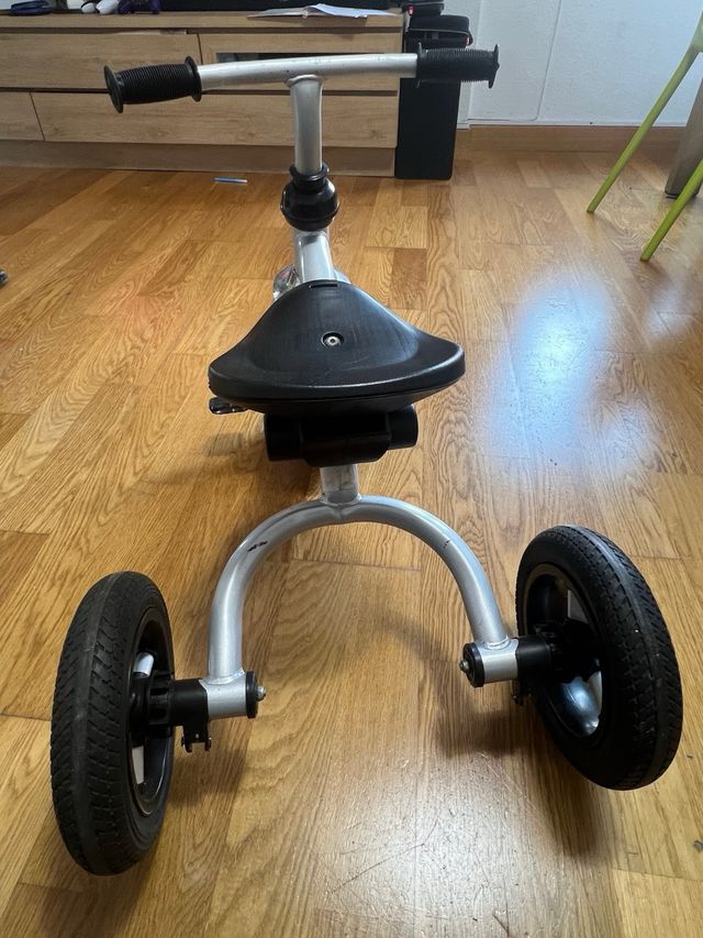 Triciclo infantil metálico