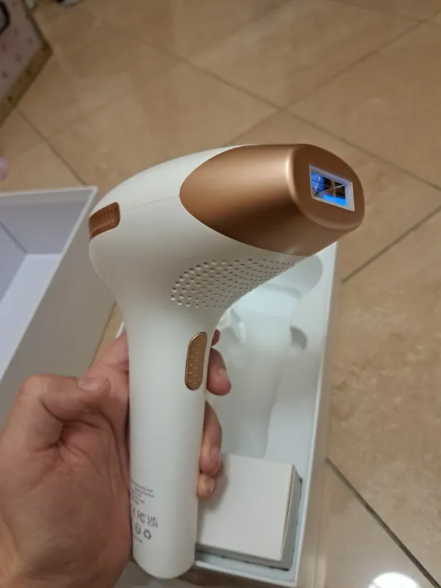 Epilatore Laser Bianco e Oro