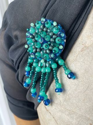 Spilla artigianale vintage perline blu e verdi