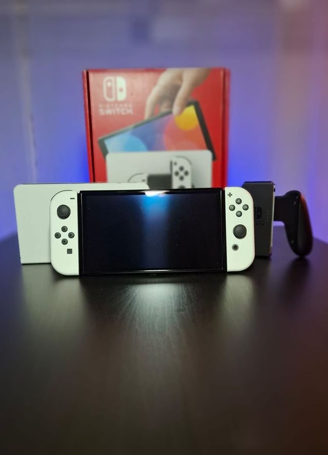 Nintendo Switch OLED 64GB bianco