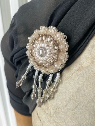 Spilla artigianale vintage perline