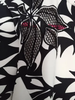 Vestido Zara floral blanco y negro