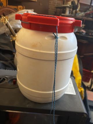 Bidón estanco con tapa roja