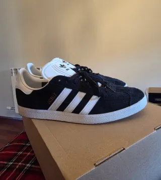 Adidas Gazelle Talla 43 Negro Blanco
