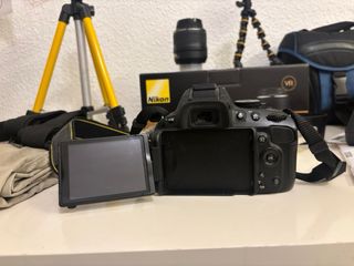 Nikon D5100 + Objetivo 18-55mm+ Accesorios Premium
