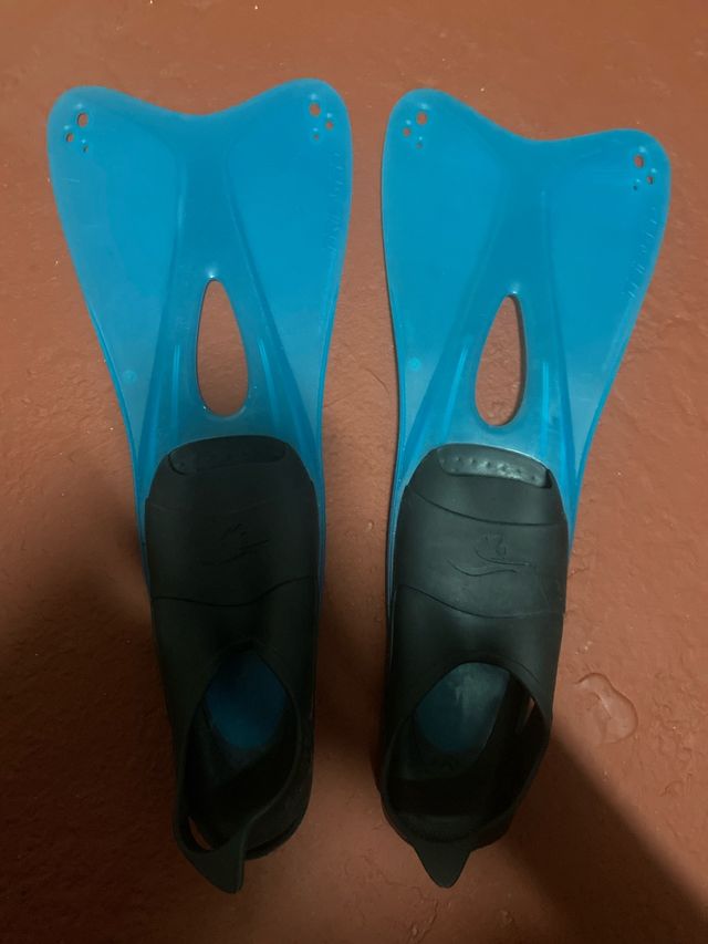 Aletas de buceo azules