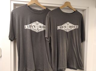 2 Camisetas Urban Rider Talla M Gris como nuevas.