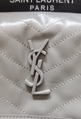 Bolso YSL Niki Medium gris claro 99% nuevo