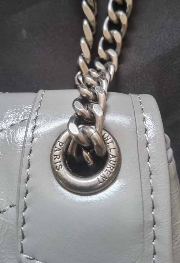 Bolso YSL Niki Medium gris claro 99% nuevo