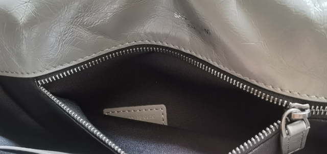 Bolso YSL Niki Medium gris claro 99% nuevo