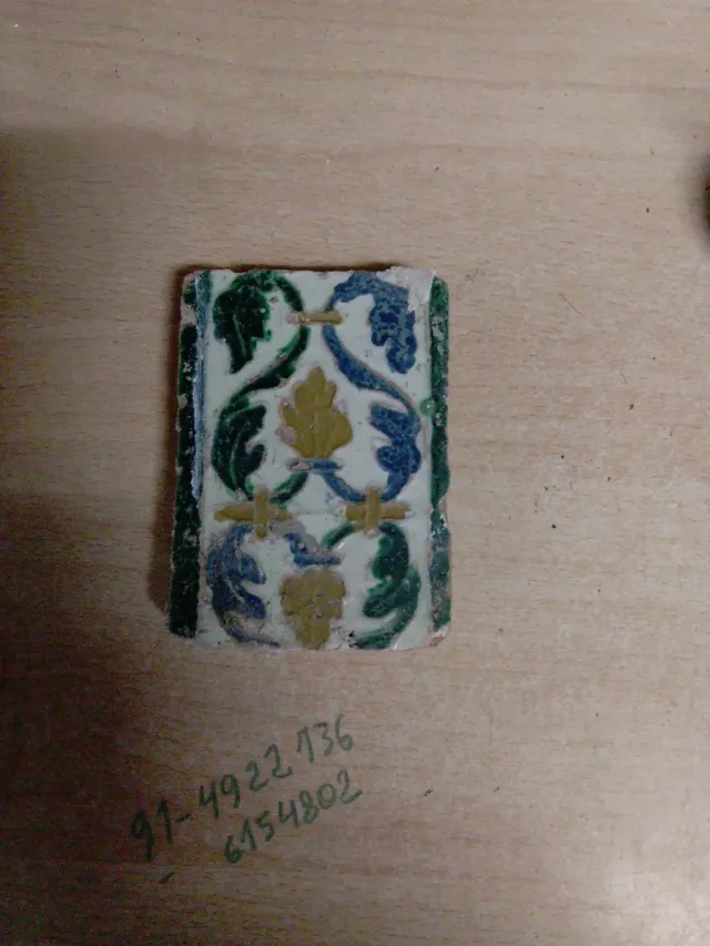 Azulejo antiguo decorado