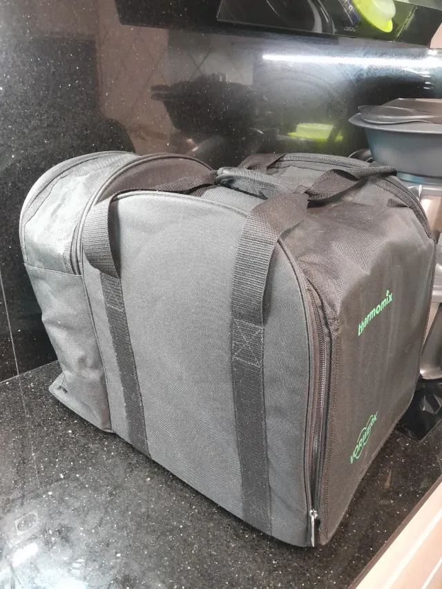 Thermomix TM6 con accessori e libro