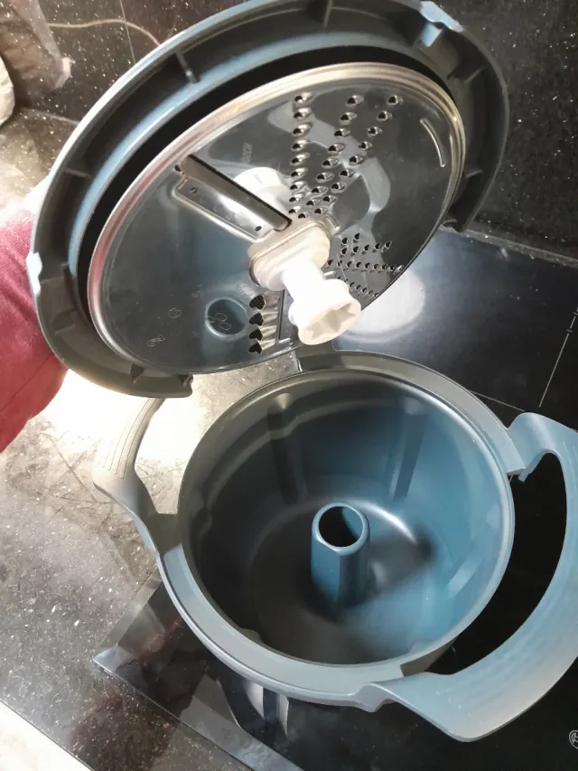 Thermomix TM6 con accessori e libro