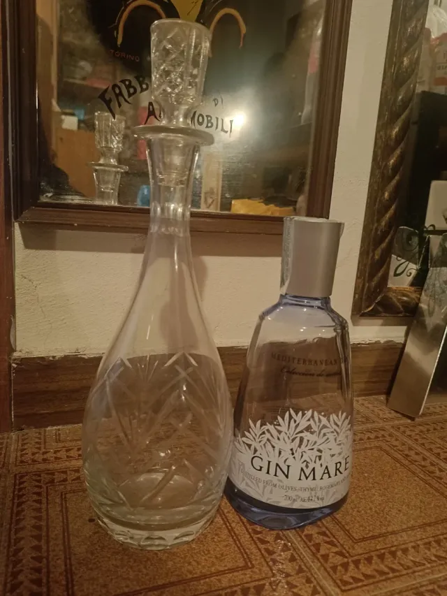 Gin Mare e bottiglia di Cristallo