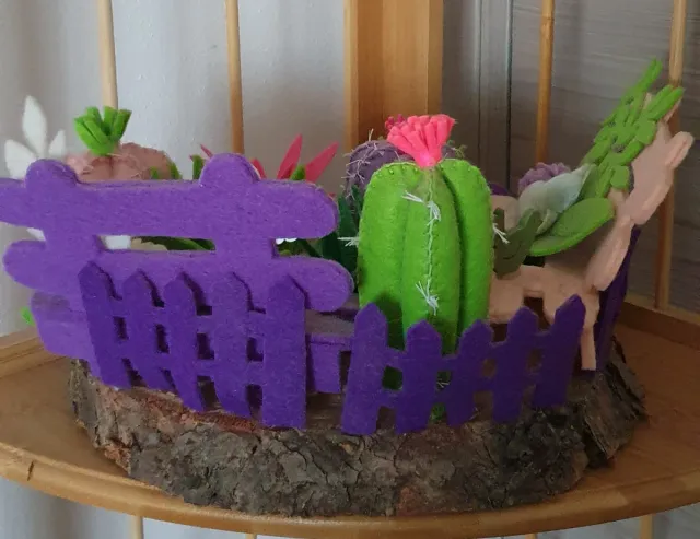 Giardinetto decorativo in panno e legno