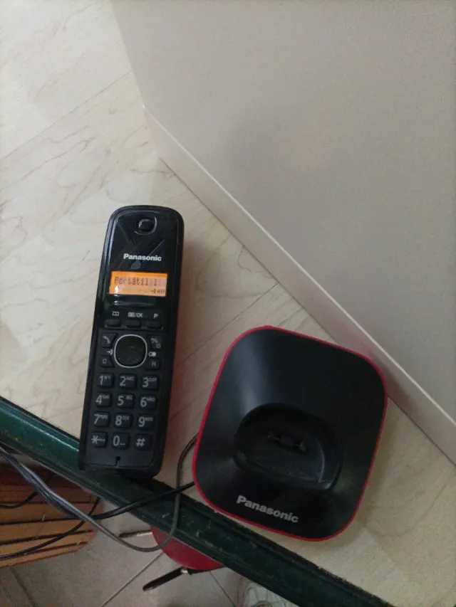 Teléfono Inalámbrico Panasonic Negro/Rojo