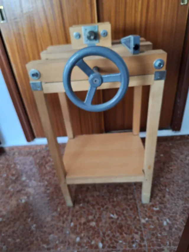 Prensa de encuadernación manual