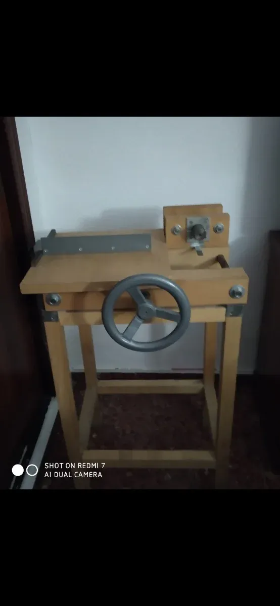 Prensa de encuadernación manual