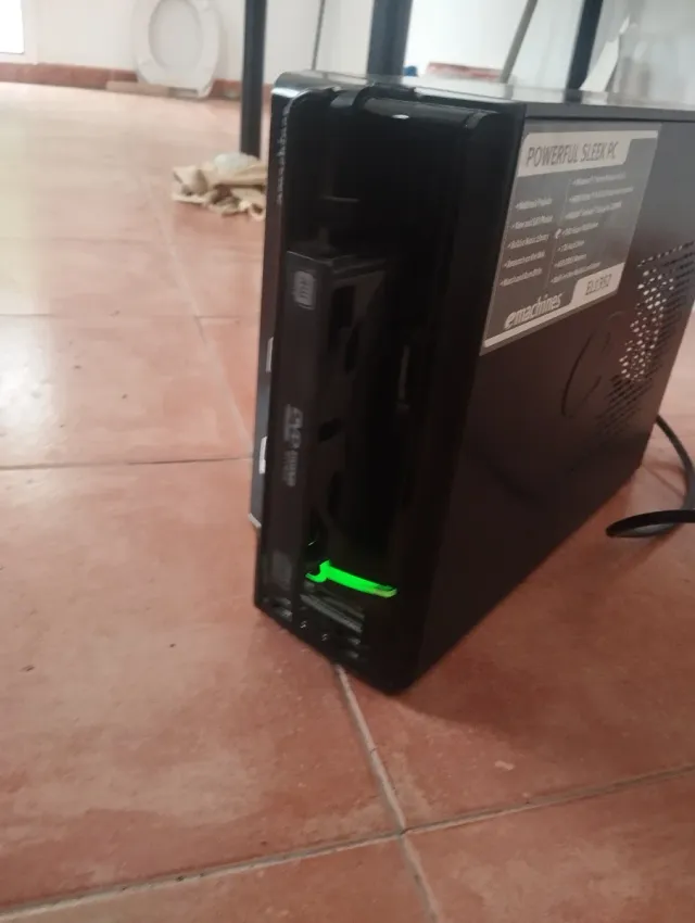 Ordenador emachines el1352